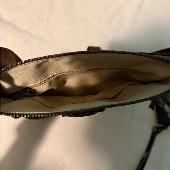 Legendary Whitetail Camo Crossbody Bag and Wristlet Set - Picture 9 of 12